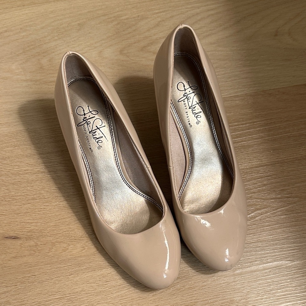 LifeStride Parigi Nude Heels 6.5W